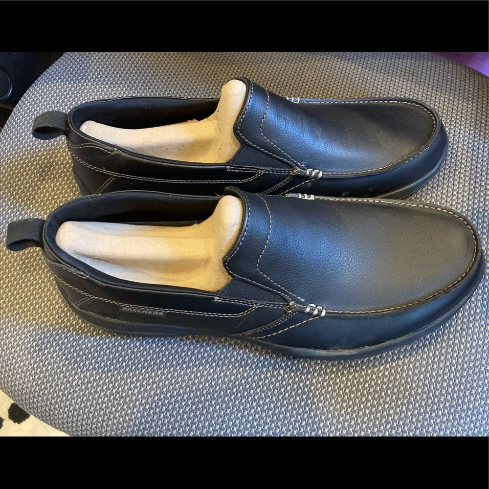 NWOT Men’s Sketchers Loafers Size 10